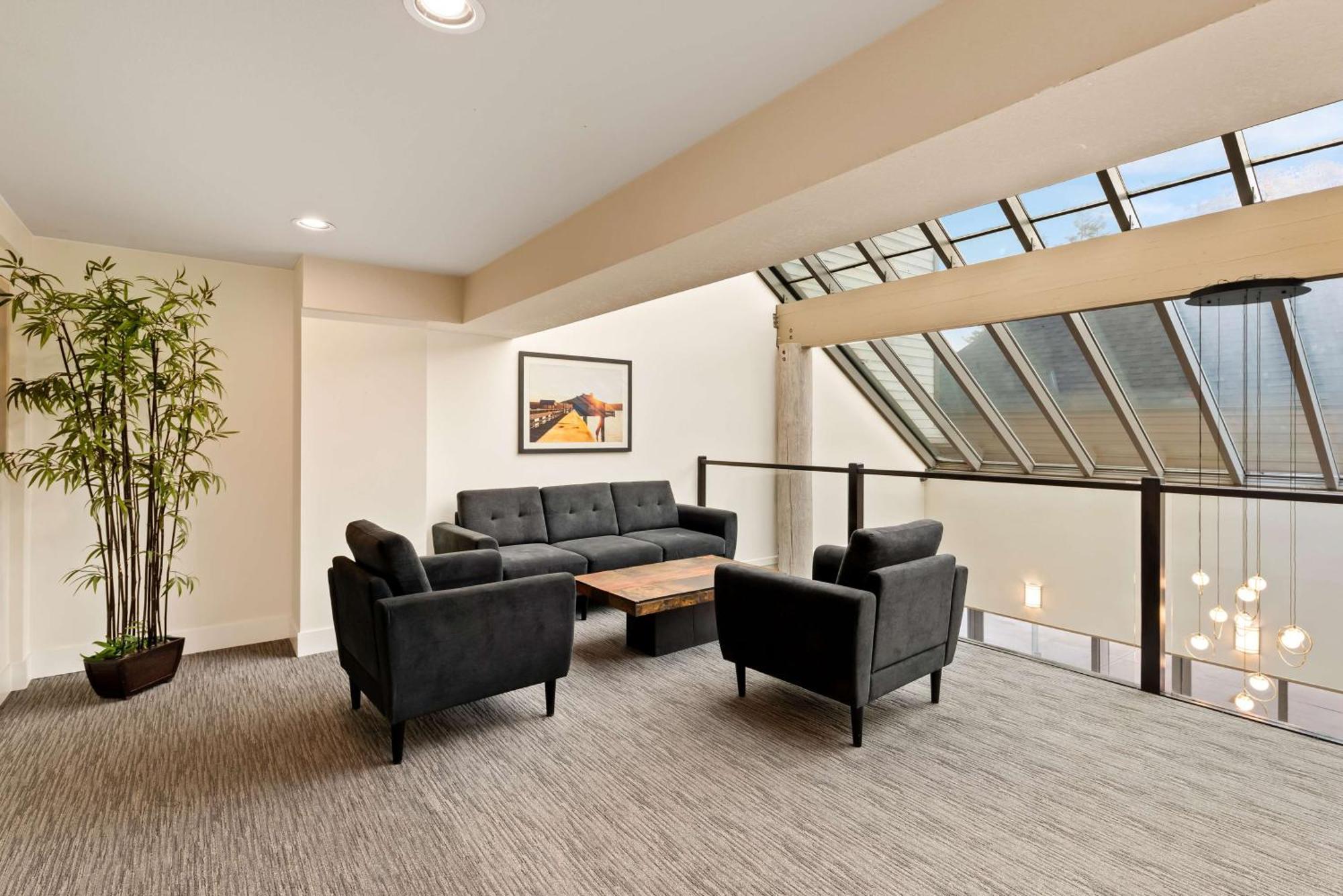 Feng, Bw Signature Collection 3* Parksville