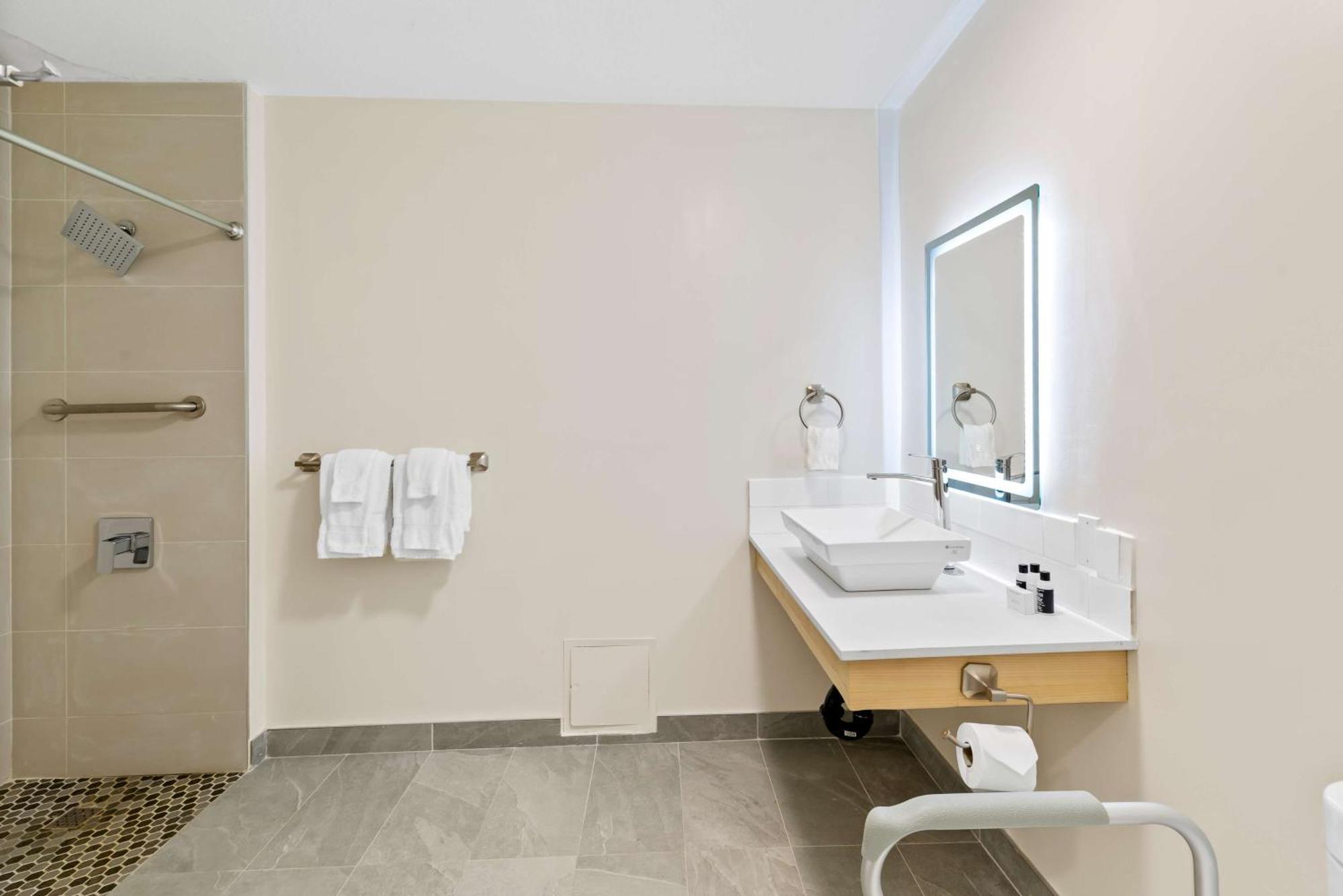 Feng, Bw Signature Collection Hotel